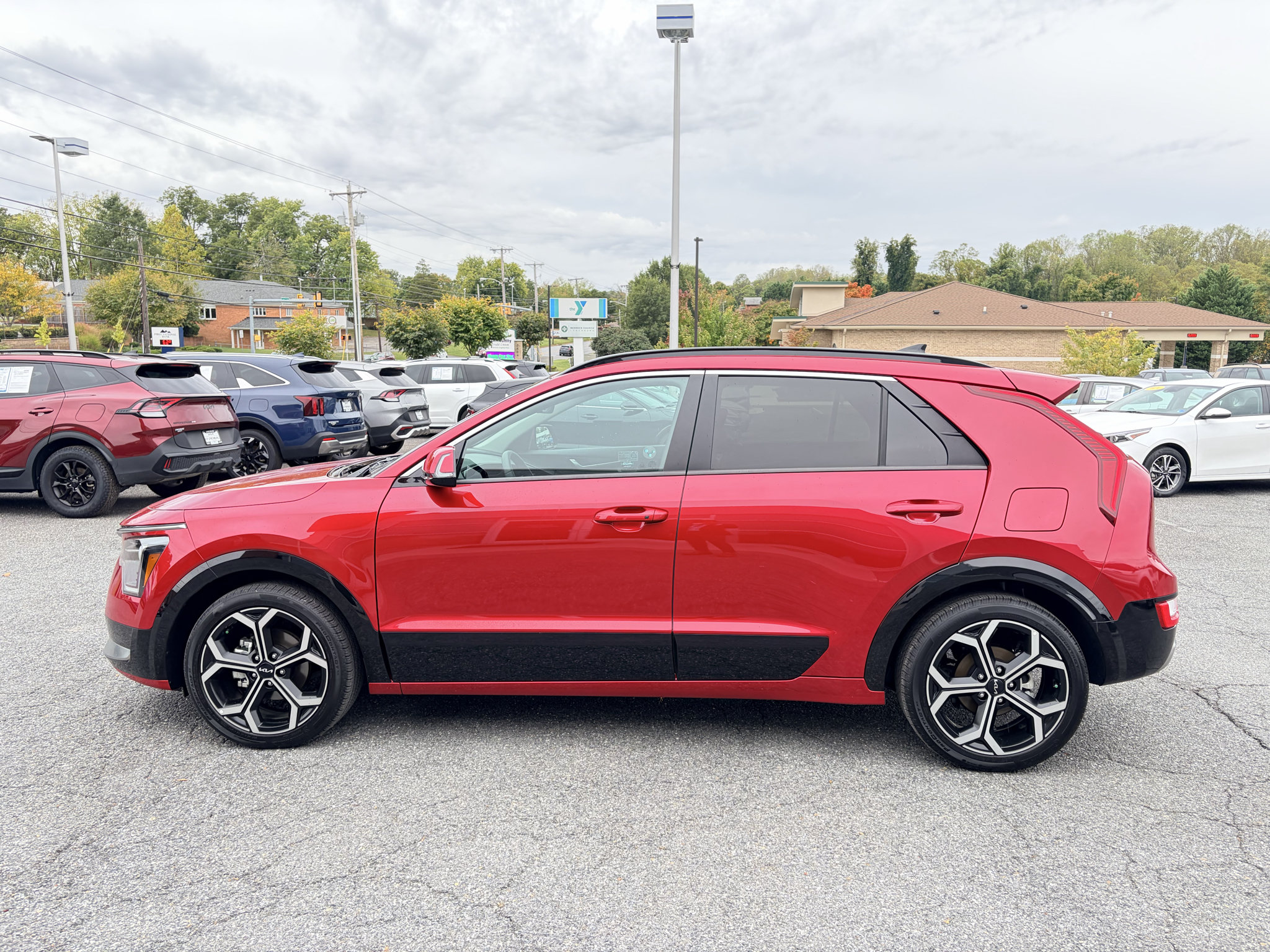 Used 2025 Kia Niro EX Touring FWD image 7