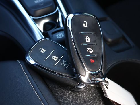 Used 2020 Chevrolet Camaro LT image 24