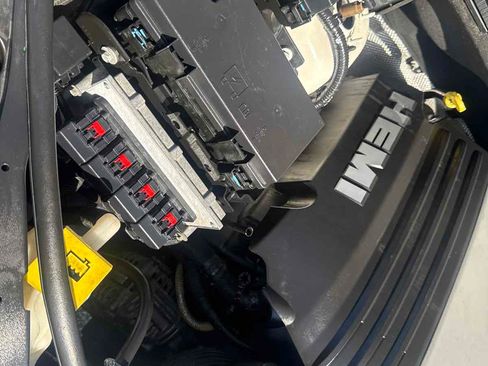 Used 2012 Jeep Grand Cherokee Overland AWD/4WD image 27