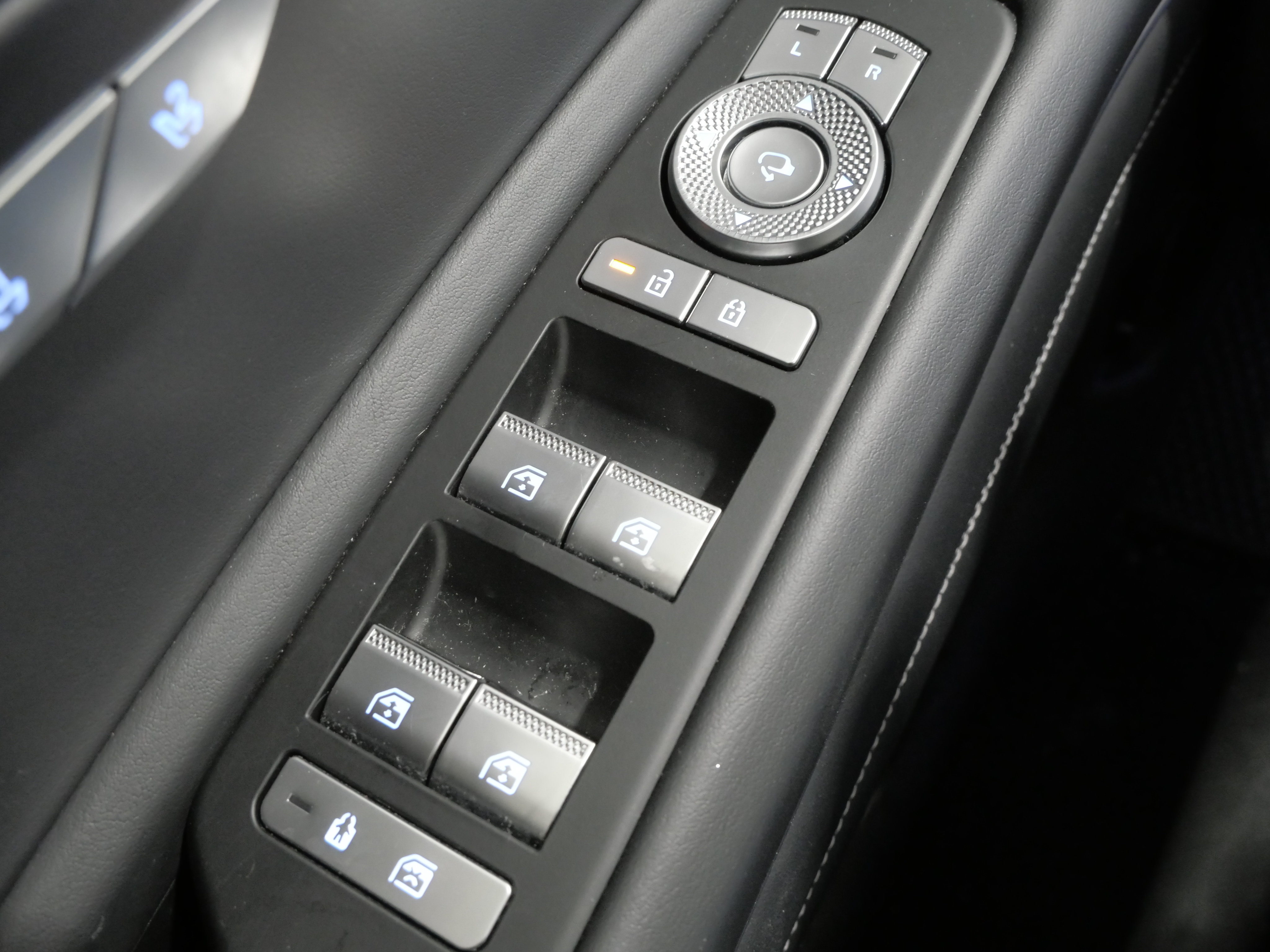 Used 2025 Genesis GV80 2.5T Standard AWD/4WD image 13