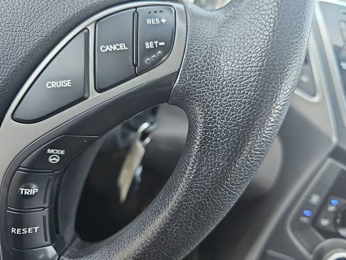 Used 2014 Hyundai Elantra SE FWD image 16