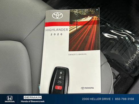 Used 2020 Toyota Highlander XLE AWD/4WD image 32