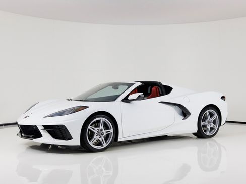 Used 2021 Chevrolet Corvette 2LT w/ Engine Appearance Package image 8