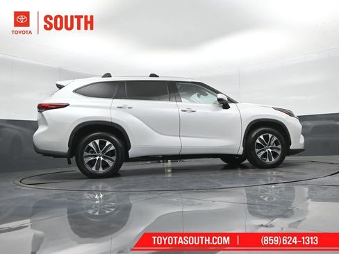 Used 2022 Toyota Highlander XLE image 43