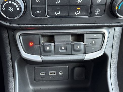 Used 2024 GMC Terrain SLE image 30