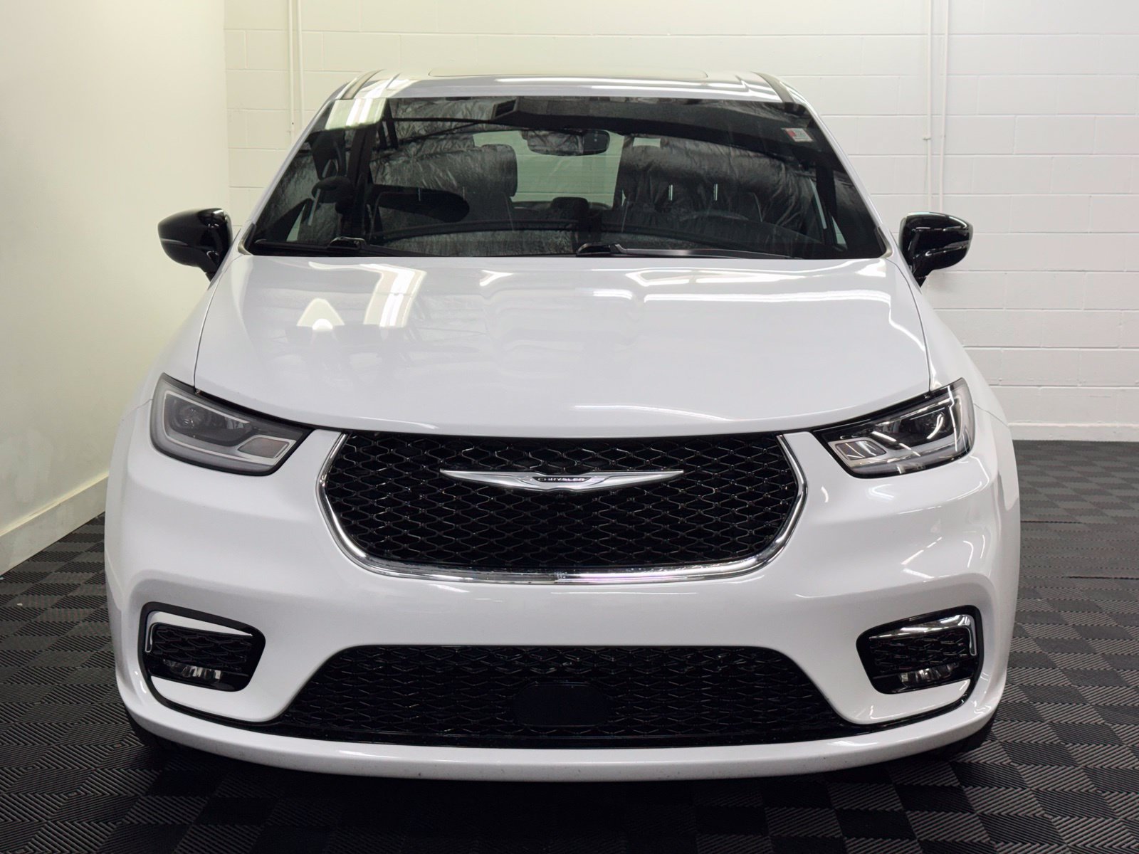 Used 2026 Chrysler Pacifica Limited AWD/4WD image 5