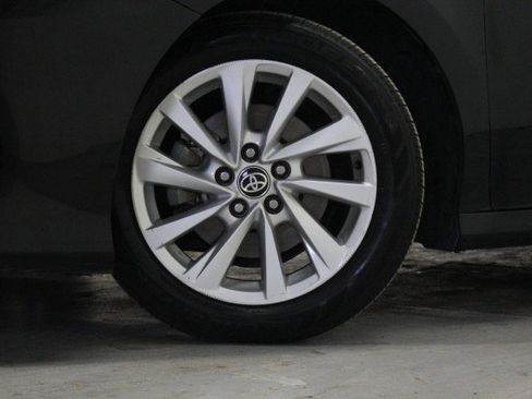 Used 2022 Toyota Camry LE image 3