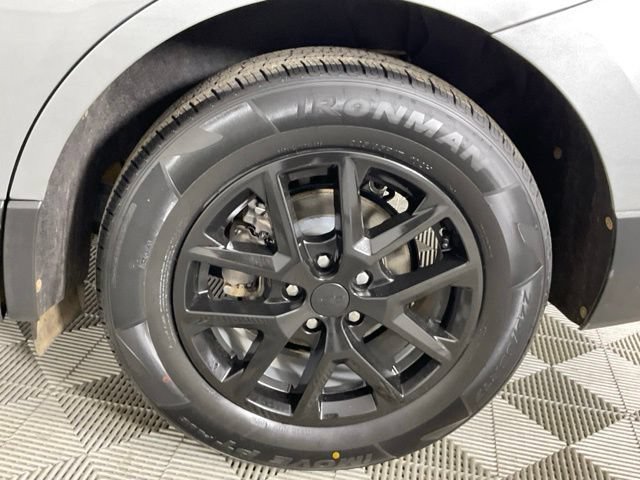 Used 2023 Chevrolet Equinox LT FWD image 9