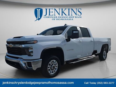 Used 2025 Chevrolet Silverado 2500 LT w/ Convenience Package image 5