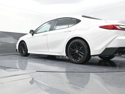 Used 2026 Toyota Camry SE FWD image 35