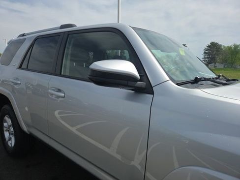Used 2021 Toyota 4Runner SR5 AWD/4WD image 5