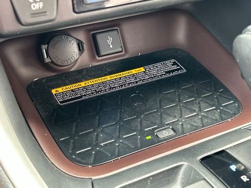 Used 2021 Toyota RAV4 Limited AWD/4WD image 44