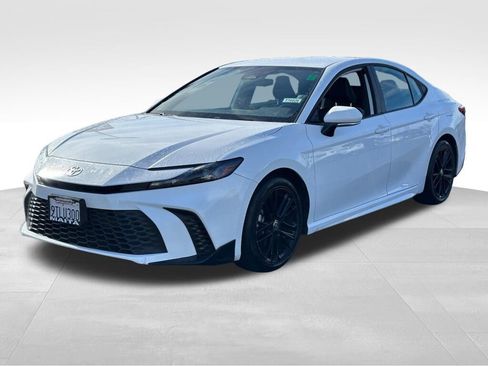 Certified 2025 Toyota Camry SE image 8