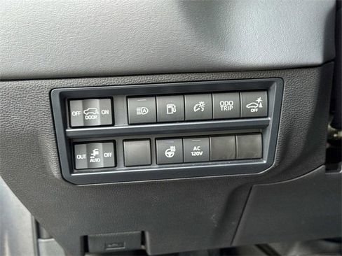 Used 2025 Toyota Sequoia Platinum image 27