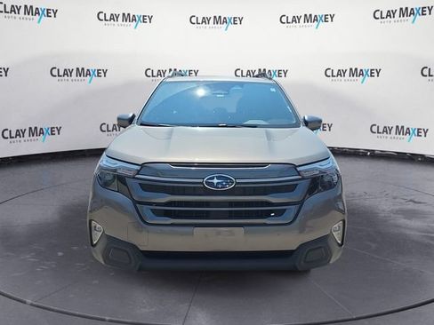 Used 2025 Subaru Forester Premium AWD/4WD image 8