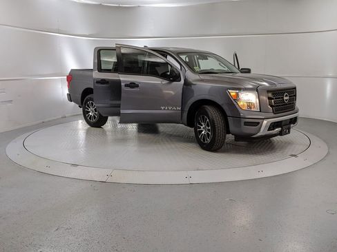 Used 2024 Nissan Titan SV image 7