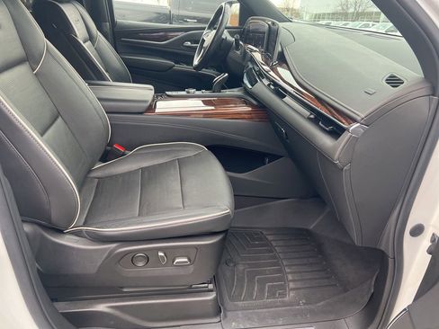 Used 2022 Cadillac Escalade Premium Luxury image 29
