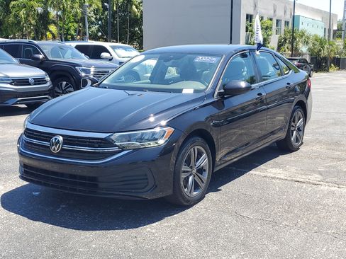 Certified 2022 Volkswagen Jetta SE FWD image 32