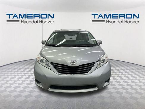 Used 2011 Toyota Sienna LE image 8