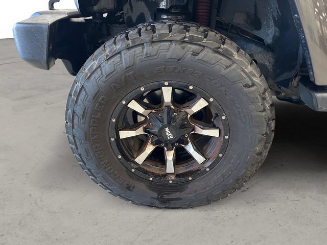 Used 2016 Jeep Wrangler Unlimited Sahara w/ Dual Top Group AWD/4WD image 14