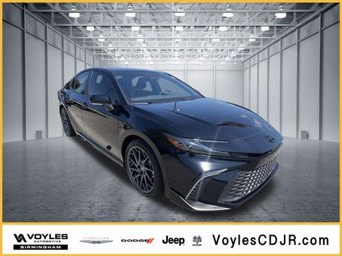Used 2025 Toyota Camry SE w/ Convenience Package FWD image 1