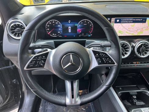 Used 2025 Mercedes-Benz GLB 250 image 31