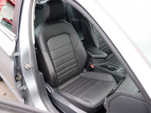 Used 2024 Volkswagen Jetta SE FWD image 14