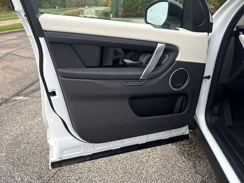 New 2024 Land Rover Discovery Sport S image 18