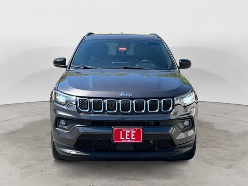 Used 2024 Jeep Compass Latitude AWD/4WD image 8