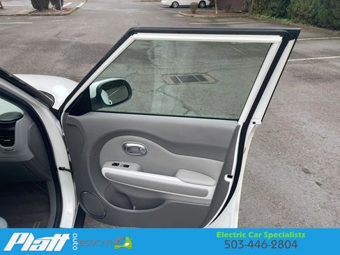Used 2017 Kia Soul EV + w/ Sun & Fun Package image 49