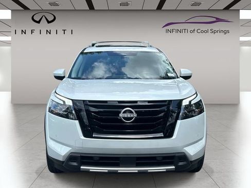 Used 2025 Nissan Pathfinder Platinum w/ Black Appearance Package AWD/4WD image 2