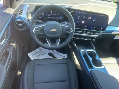 New 2026 Chevrolet Equinox EV LT image 27