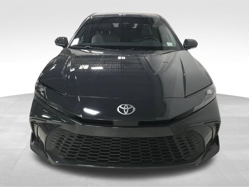Used 2025 Toyota Camry SE FWD image 2
