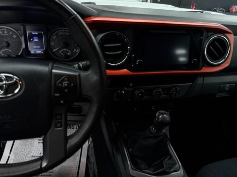 Used 2018 Toyota Tacoma TRD Sport AWD/4WD image 23
