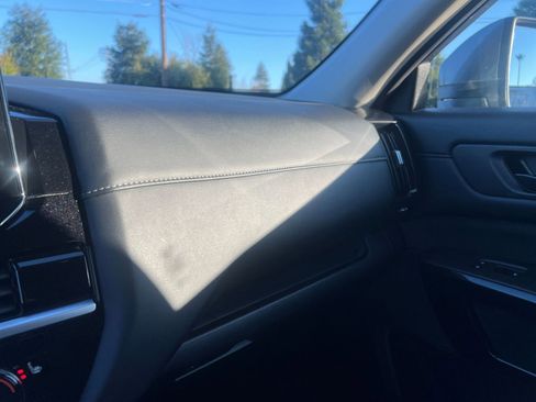 Used 2025 Nissan Pathfinder SV image 37