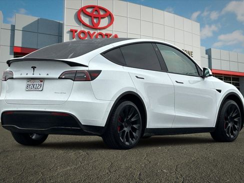 Used 2022 Tesla Model Y Long Range image 3