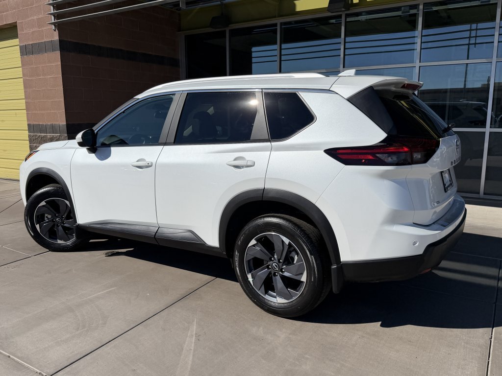 Used 2026 Nissan Rogue SV w/ SV Premium Package FWD image 5
