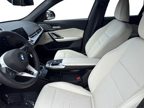 New 2026 BMW X2 xDrive28i w/ Convenience Package image 9