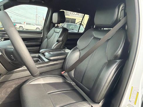 Used 2024 Jeep Wagoneer Series II w/ Flexible Seating Group AWD/4WD image 33