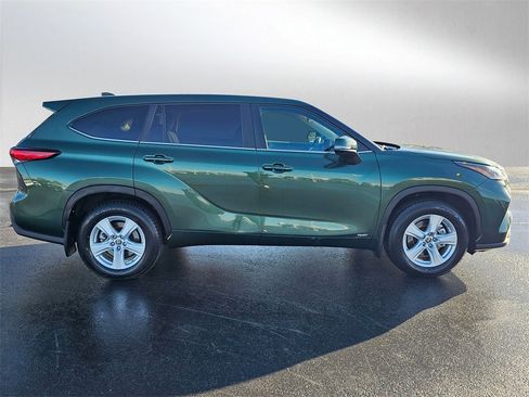 Used 2023 Toyota Highlander LE image 6