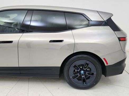 Used 2023 BMW iX xDrive50 w/ Premium Package image 10