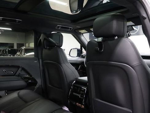 Used 2025 Land Rover Range Rover Sport SE AWD/4WD image 22