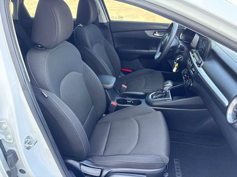 Used 2019 Kia Forte LXS FWD image 16