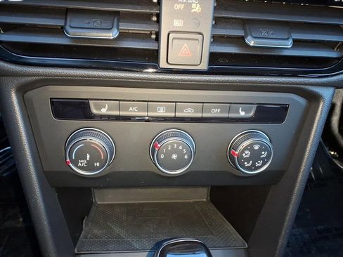 Used 2022 Volkswagen Taos SE image 18