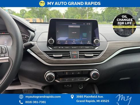 Used 2025 Nissan Altima 2.5 SV FWD image 20