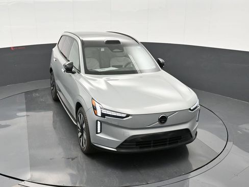 New 2025 Volvo EX90 Plus image 24