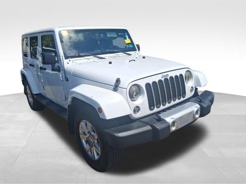 Used 2015 Jeep Wrangler Unlimited Sahara w/ Connectivity Group AWD/4WD image 3