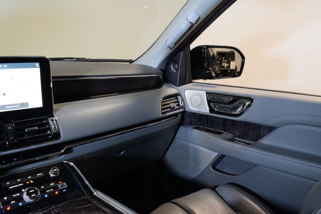 Used 2019 Lincoln Navigator Reserve w/ Cargo Package AWD/4WD image 17