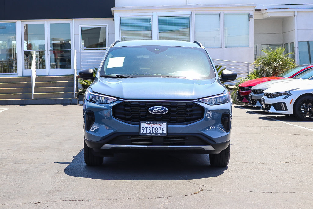 Used 2025 Ford Escape ST-Line AWD/4WD image 2
