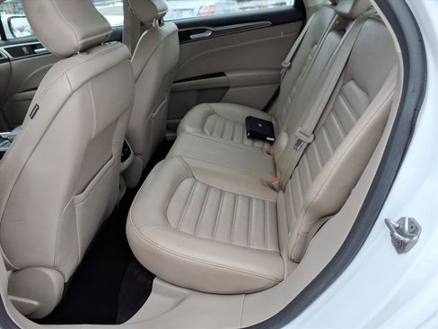 Used 2017 Ford Fusion SE w/ Fusion SE Technology Package image 11